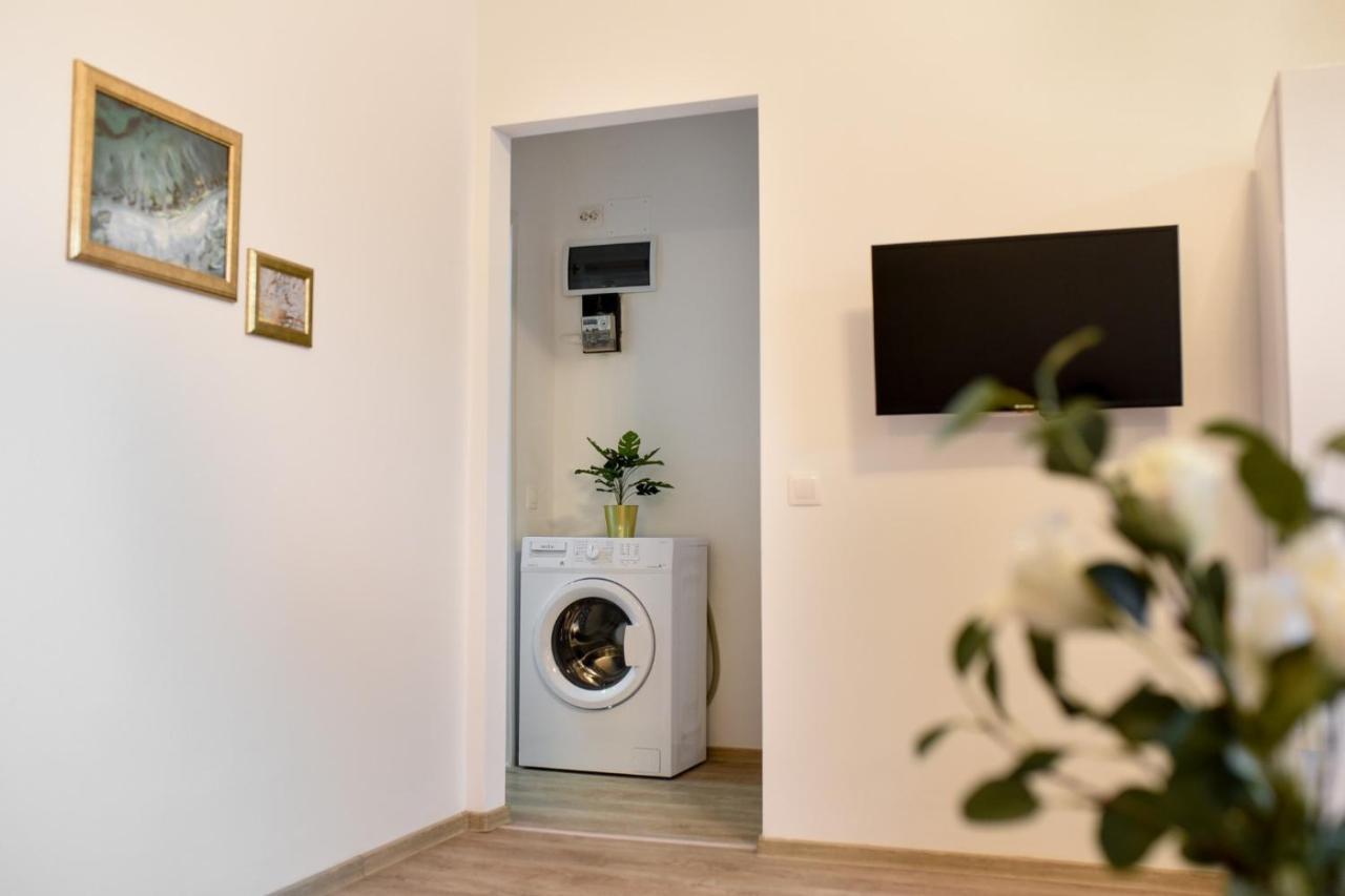 Cozy 1Br Escape - Apartment With Charming Balcony Near Universitate 布加勒斯特 外观 照片