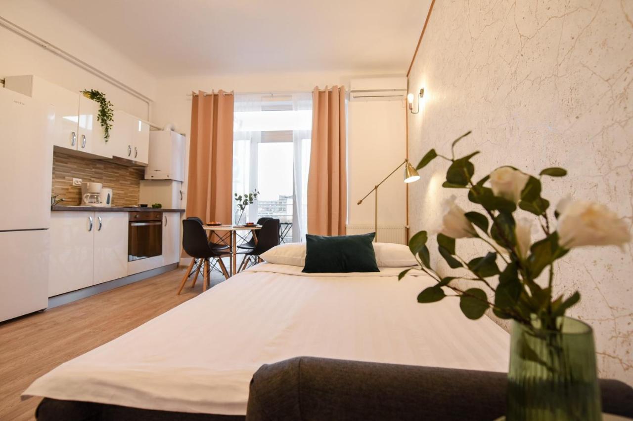 Cozy 1Br Escape - Apartment With Charming Balcony Near Universitate 布加勒斯特 外观 照片