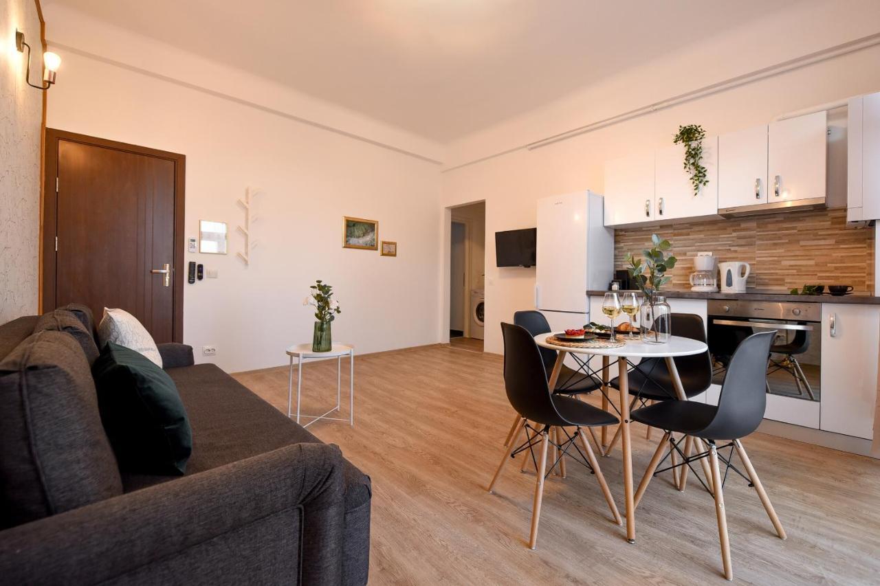 Cozy 1Br Escape - Apartment With Charming Balcony Near Universitate 布加勒斯特 外观 照片