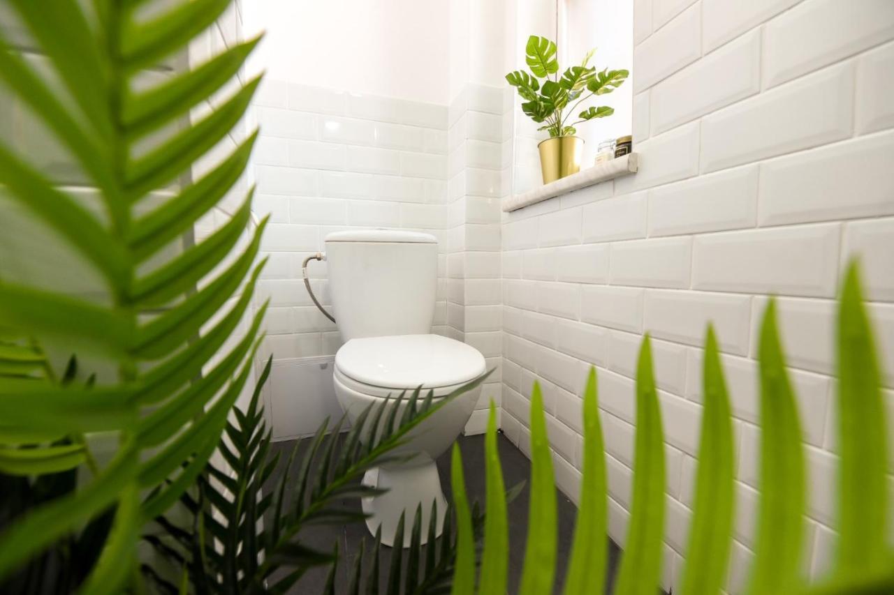 Cozy 1Br Escape - Apartment With Charming Balcony Near Universitate 布加勒斯特 外观 照片